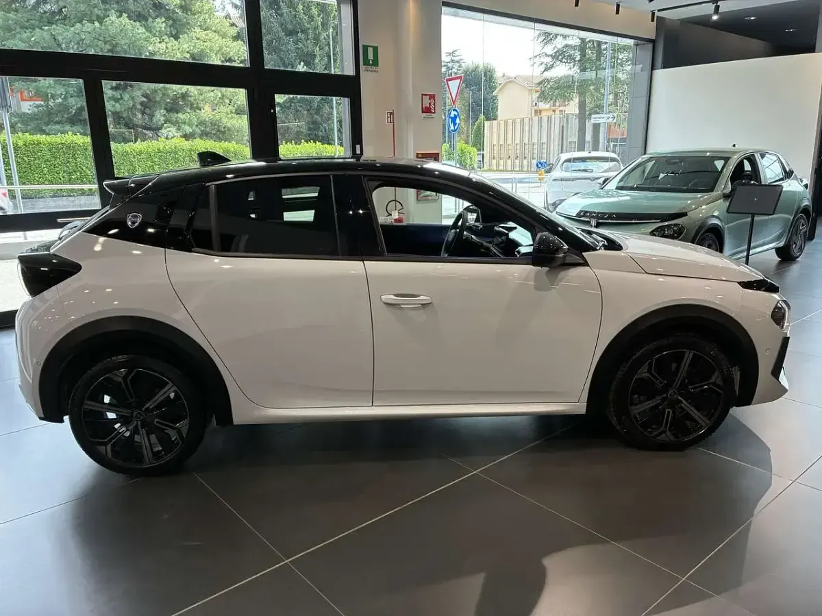 Usata Lancia Ypsilon 101 CV (74 kW) 2025 Other Utilitaria
