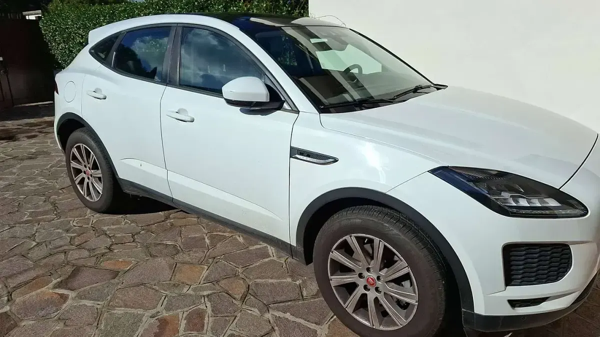 Usata Jaguar E-Pace R-Dynamic 150 CV (110 kW) 2019 Bianco SUV