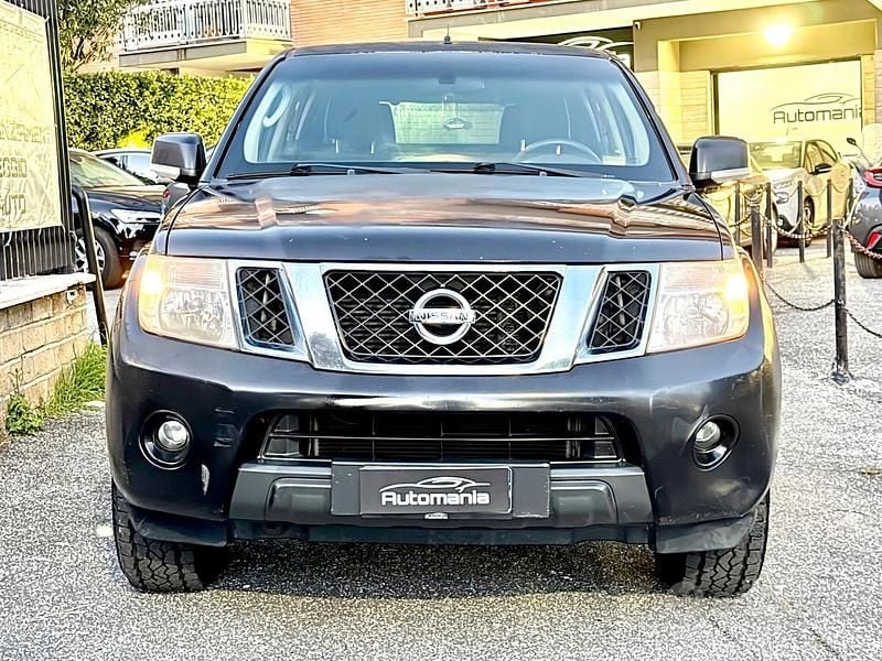 Usata Nissan Navara 190 CV (139 kW) 2011 Nero Pick-up