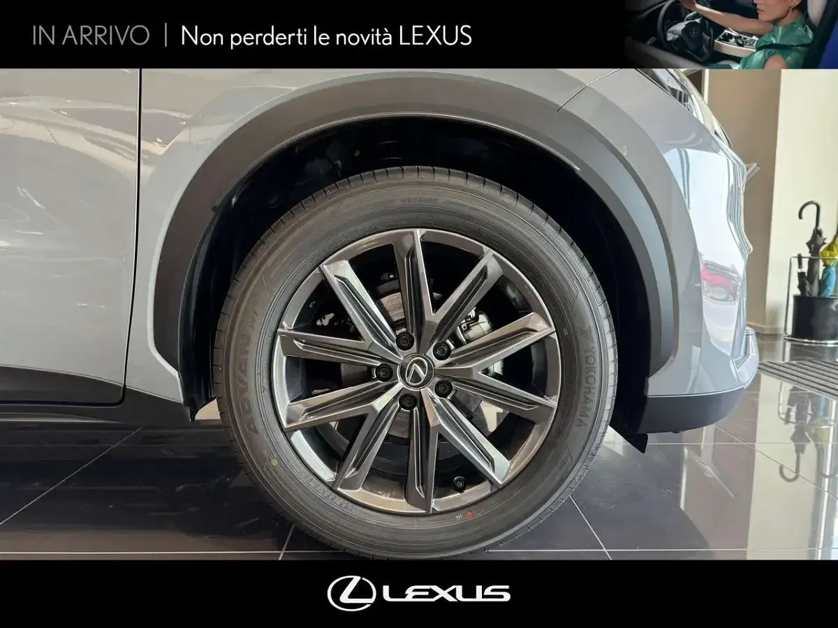 Nuova Lexus LBX 136 CV (100 kW) 2025 Nero SUV