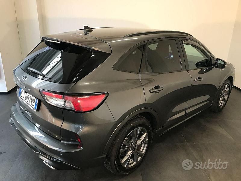Usata Ford Kuga ST-Line 120 CV (88 kW) 2022 Grigio SUV