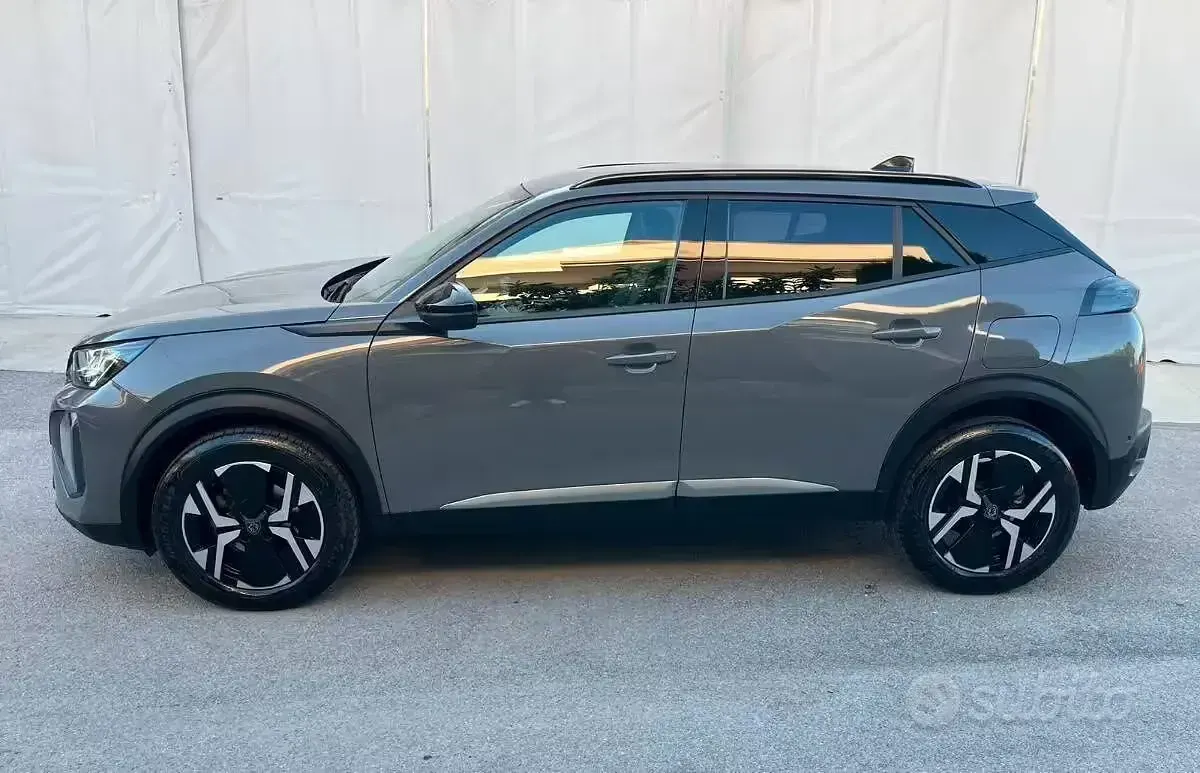 Usata Peugeot 2008 Allure 100 CV (73 kW) 2025 Grigio SUV