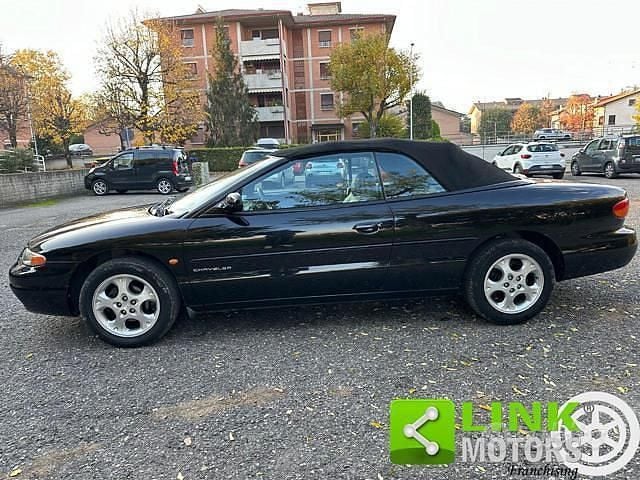 Usata Chrysler Stratus 133 CV (97 kW) 2000 Nero metallizzato Cabrio