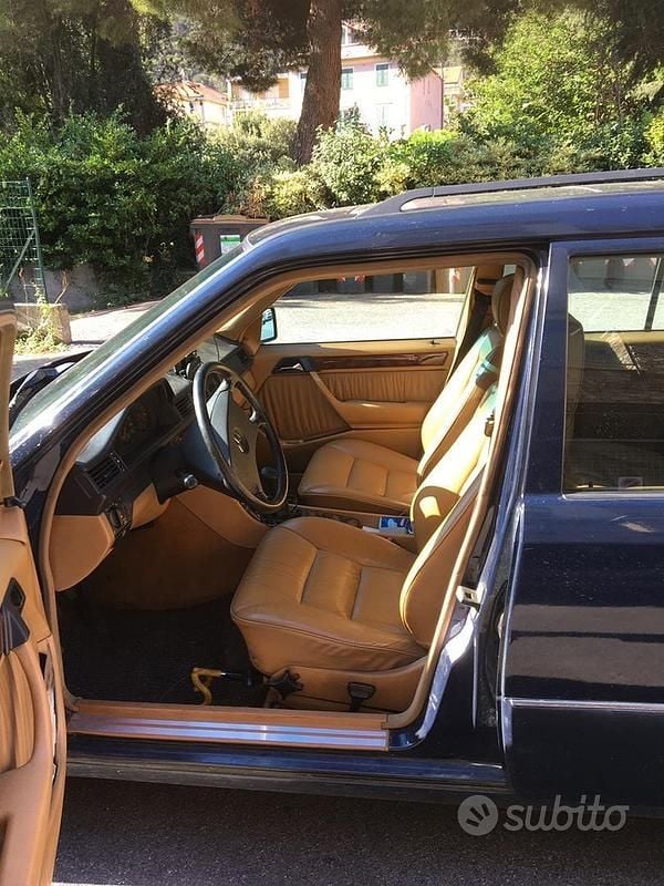 Usata Mercedes E250 94 CV (69 kW) 1993 Blu Station wagon