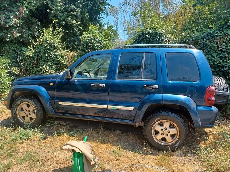 Blu Usata 2007 Jeep Cherokee SUV | 2000 € (Buon prezzo) - Immagine 1/2