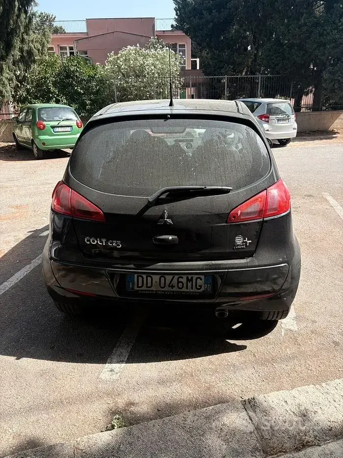 Usata Mitsubishi Colt 95 CV (69 kW) 2006 Nero Berlina