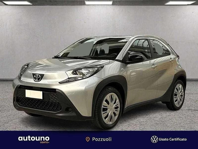 Argento Usata 2024 Toyota Aygo X Active SUV | 13.700 € (Ottimo prezzo) - Immagine 1/4