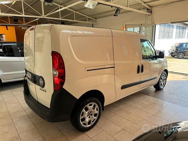 Usata Fiat Doblò S 105 CV (77 kW) 2021 Bianco Monovolume