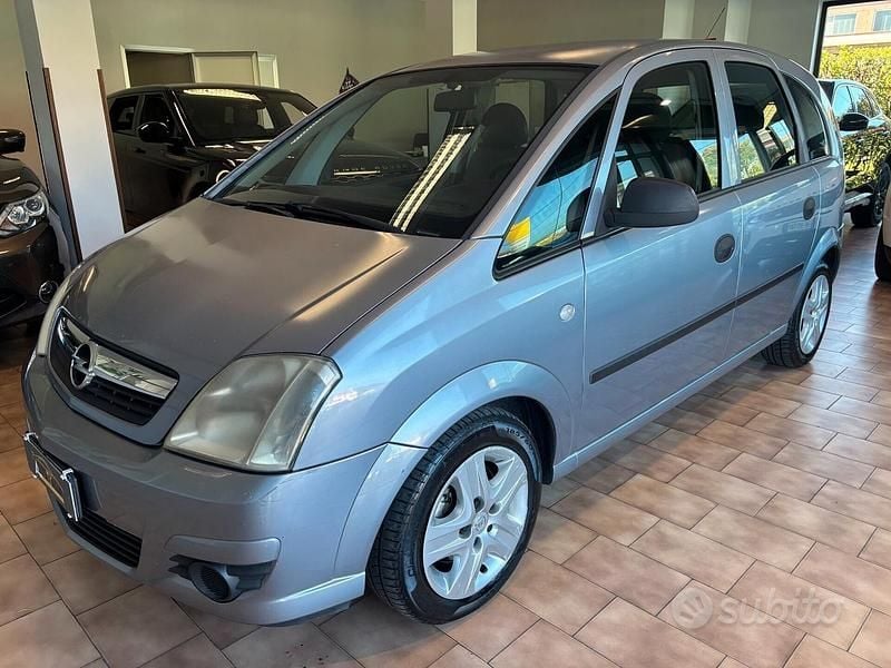 Grigio Usata 2010 Opel Meriva Club Monovolume | 2300 € (Ottimo prezzo) - Immagine 1/4