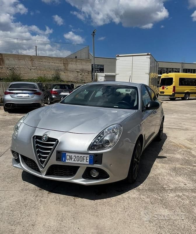 Usata Alfa Romeo Giulietta Exclusive 82 CV (60 kW) 2016 Grigio Berlina