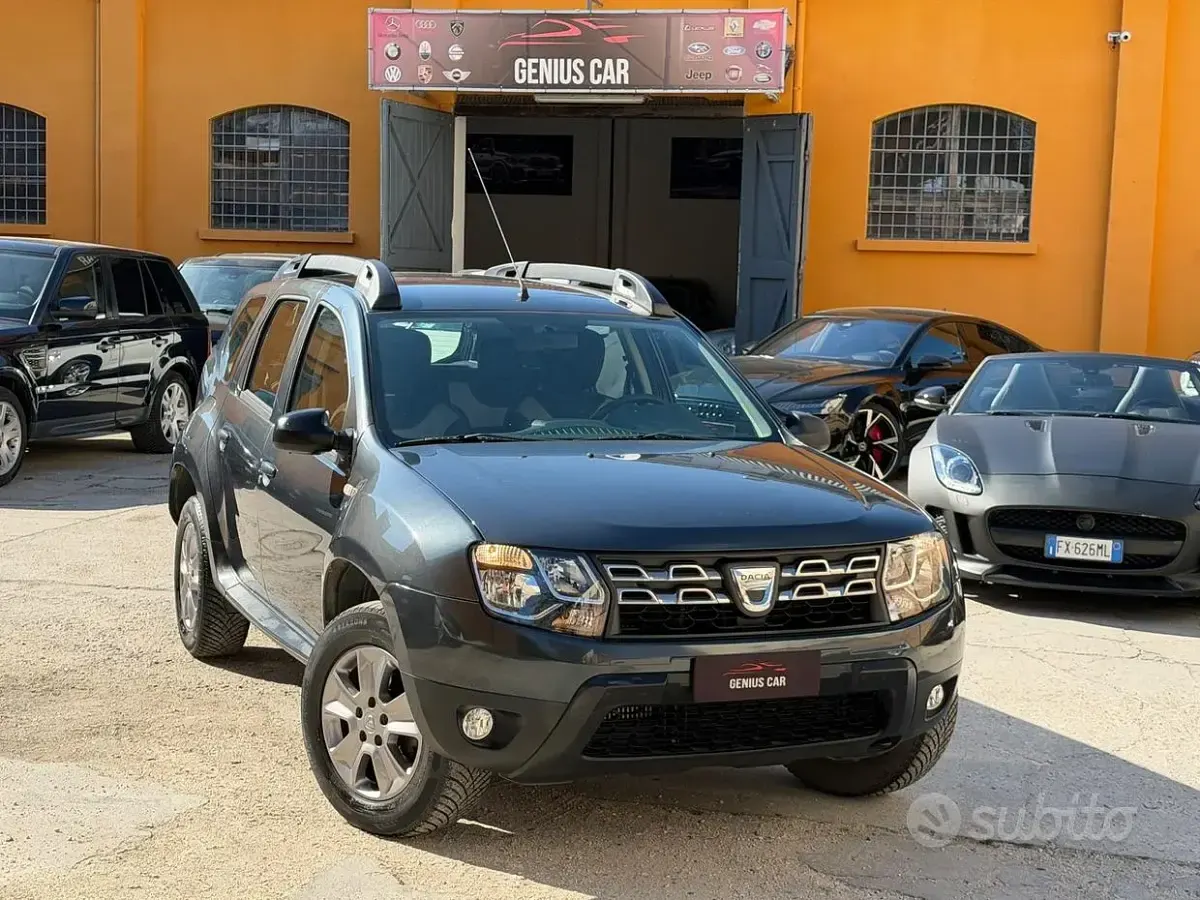 Usata Dacia Duster Lauréate 110 CV (80 kW) 2016 Grigio SUV