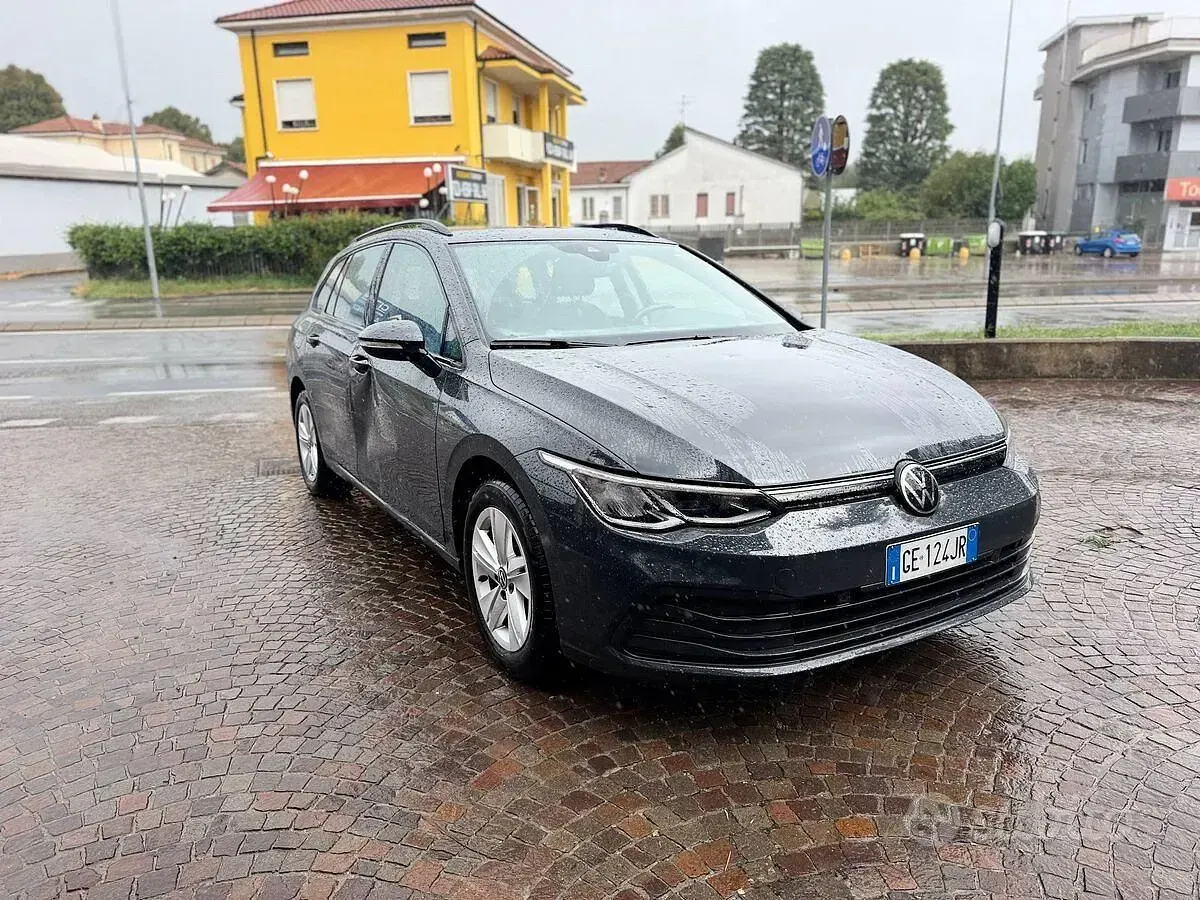 Usata VW Golf VIII Style 131 CV (96 kW) 2021 Grigio Station wagon