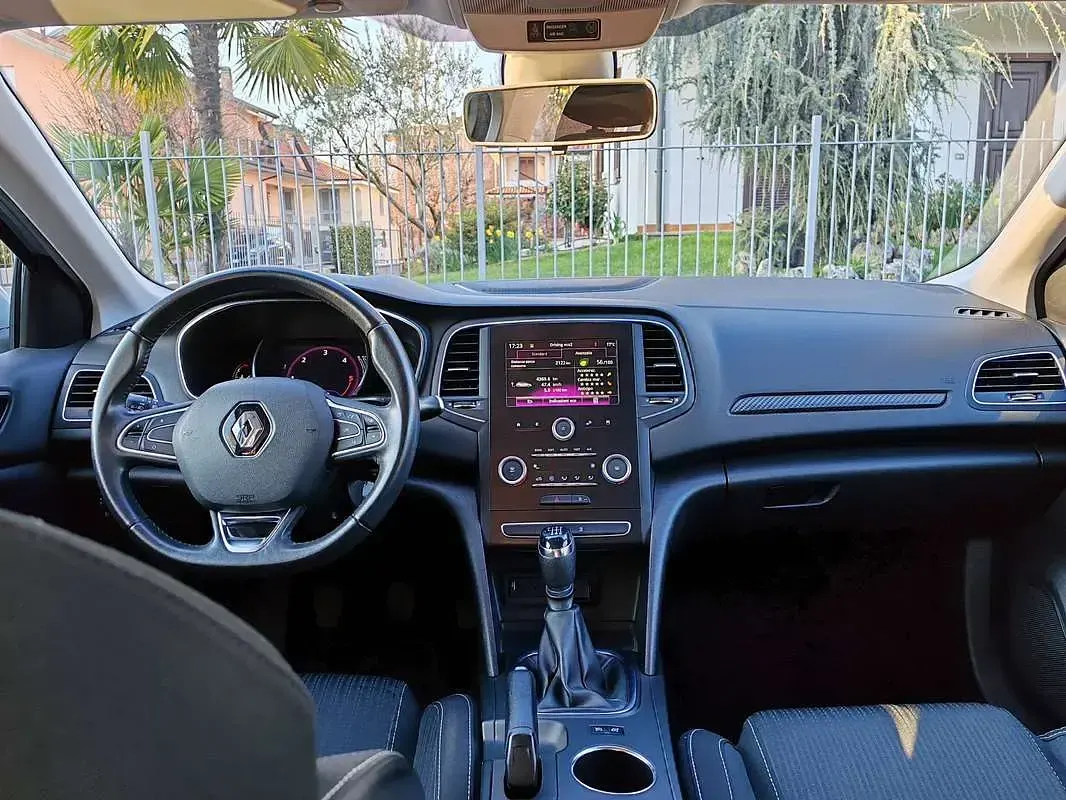 Usata Renault Mégane IV Business 110 CV (80 kW) 2018 Argento Berlina