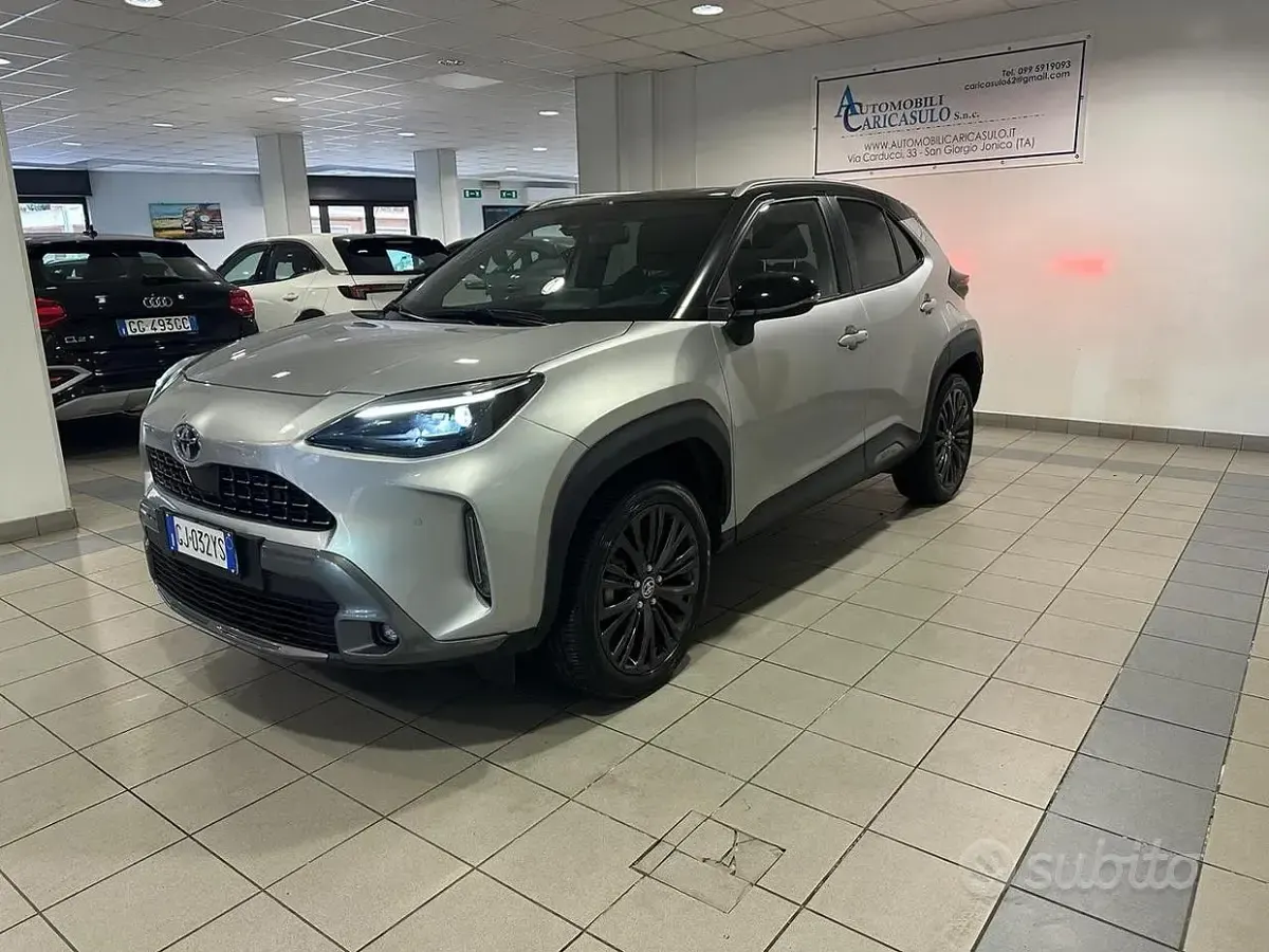 Usata Toyota Yaris Cross 92 CV (67 kW) 2022 Grigio SUV
