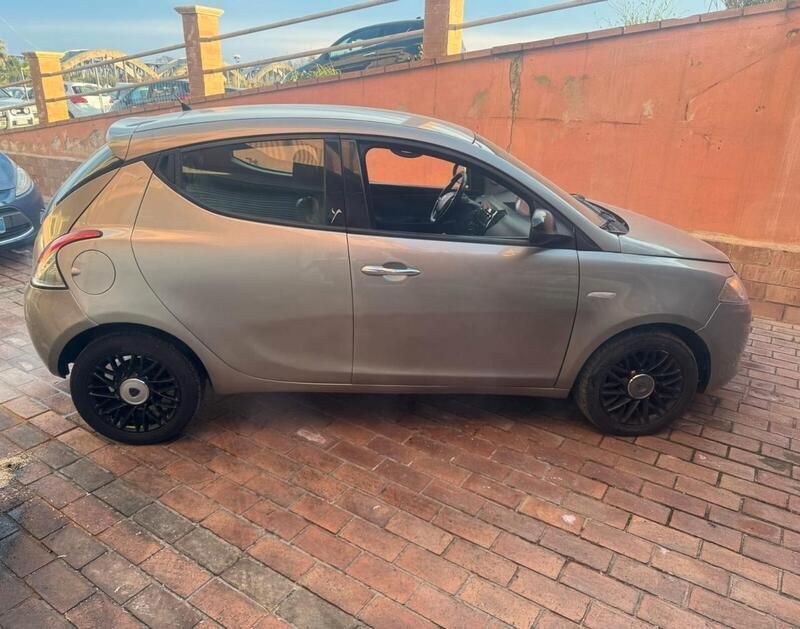 Usata Lancia Ypsilon S 95 CV (69 kW) 2012 Oro Utilitaria