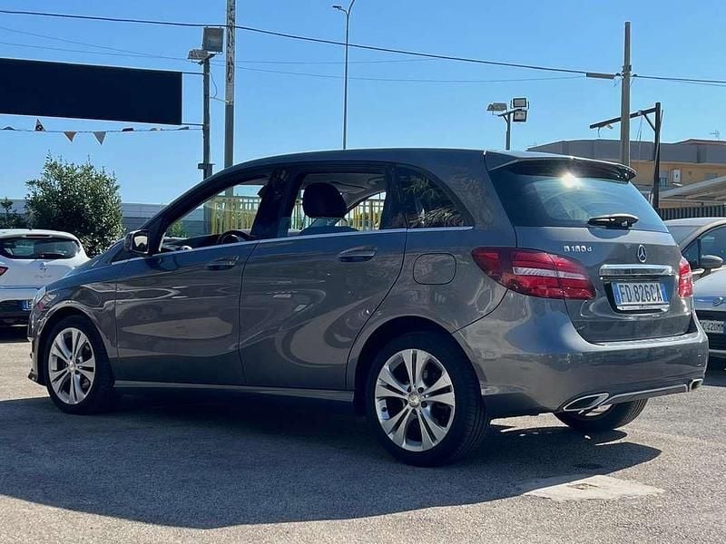 Usata Mercedes B180 Premium 109 CV (80 kW) 2016 Grigio Utilitaria