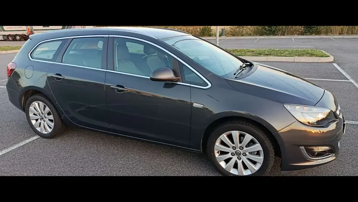 Usata Opel Astra Cosmo 131 CV (96 kW) 2014 Station wagon