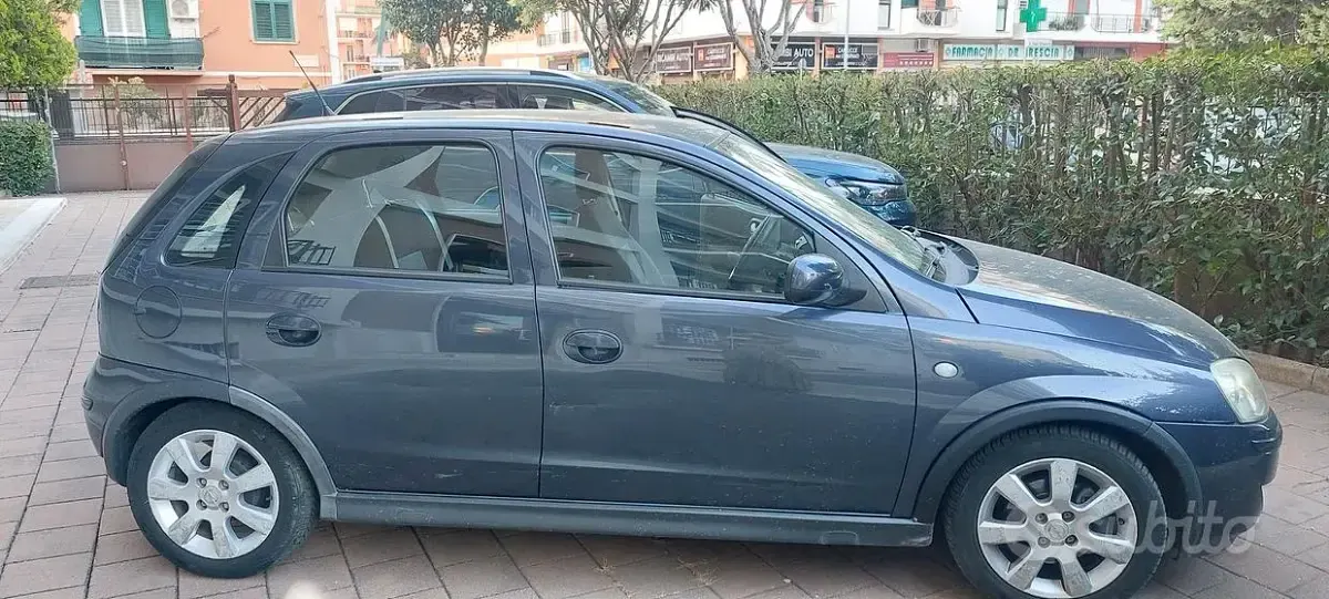 Usata Opel Corsa 69 CV (50 kW) 2006 Bluazzurro Utilitaria