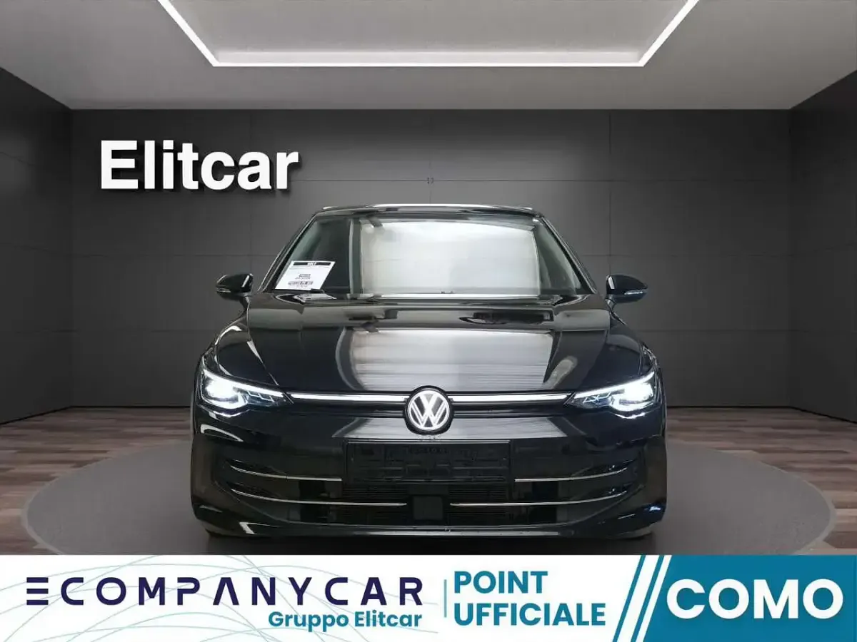 Usata VW Golf VIII Life 150 CV (110 kW) 2025 Grenadill black metallizzato Berlina