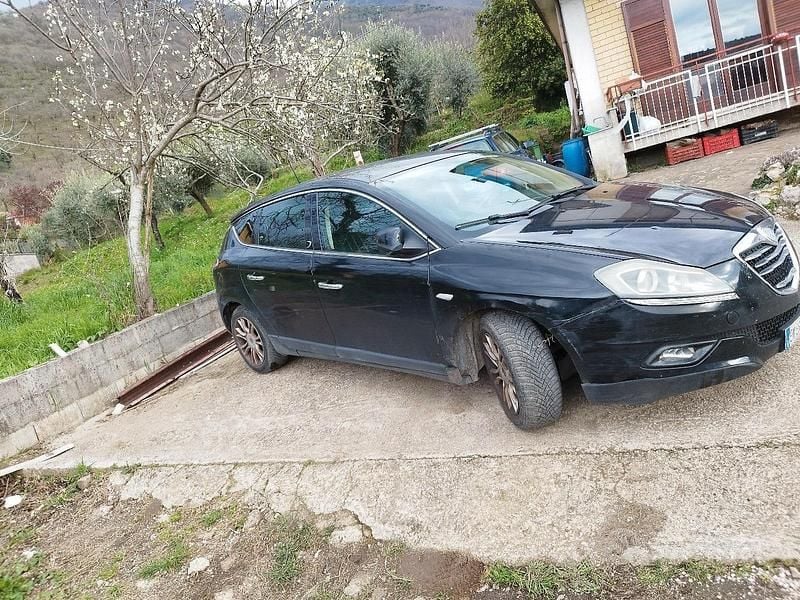 Usata Lancia Delta 120 CV (88 kW) 2012 Utilitaria