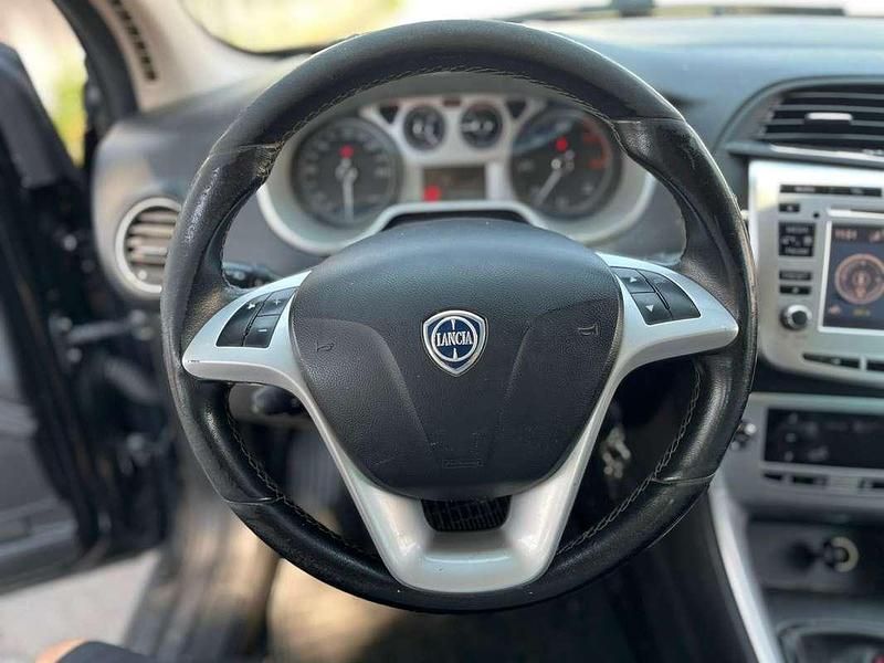 Usata Lancia Delta 120 CV (88 kW) 2010 Utilitaria