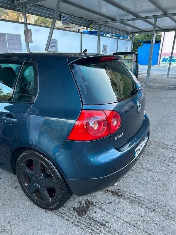 Begagnad VW Golf V 2007 Blå Sedan