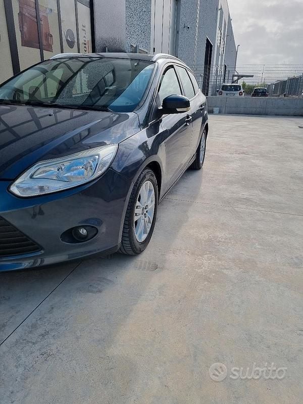 Usata Ford Focus 115 CV (84 kW) 2012 Grigio Station wagon