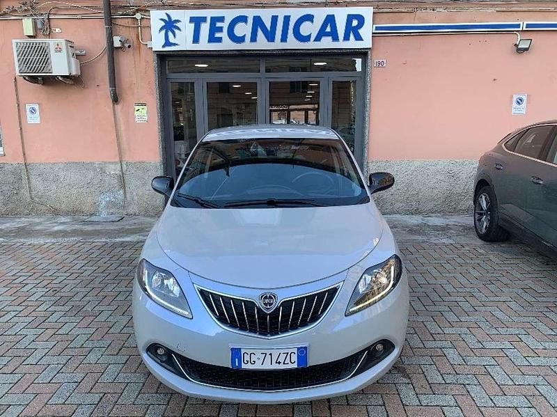 Usata Lancia Ypsilon Gold 69 CV (50 kW) 2021 Grigio Utilitaria