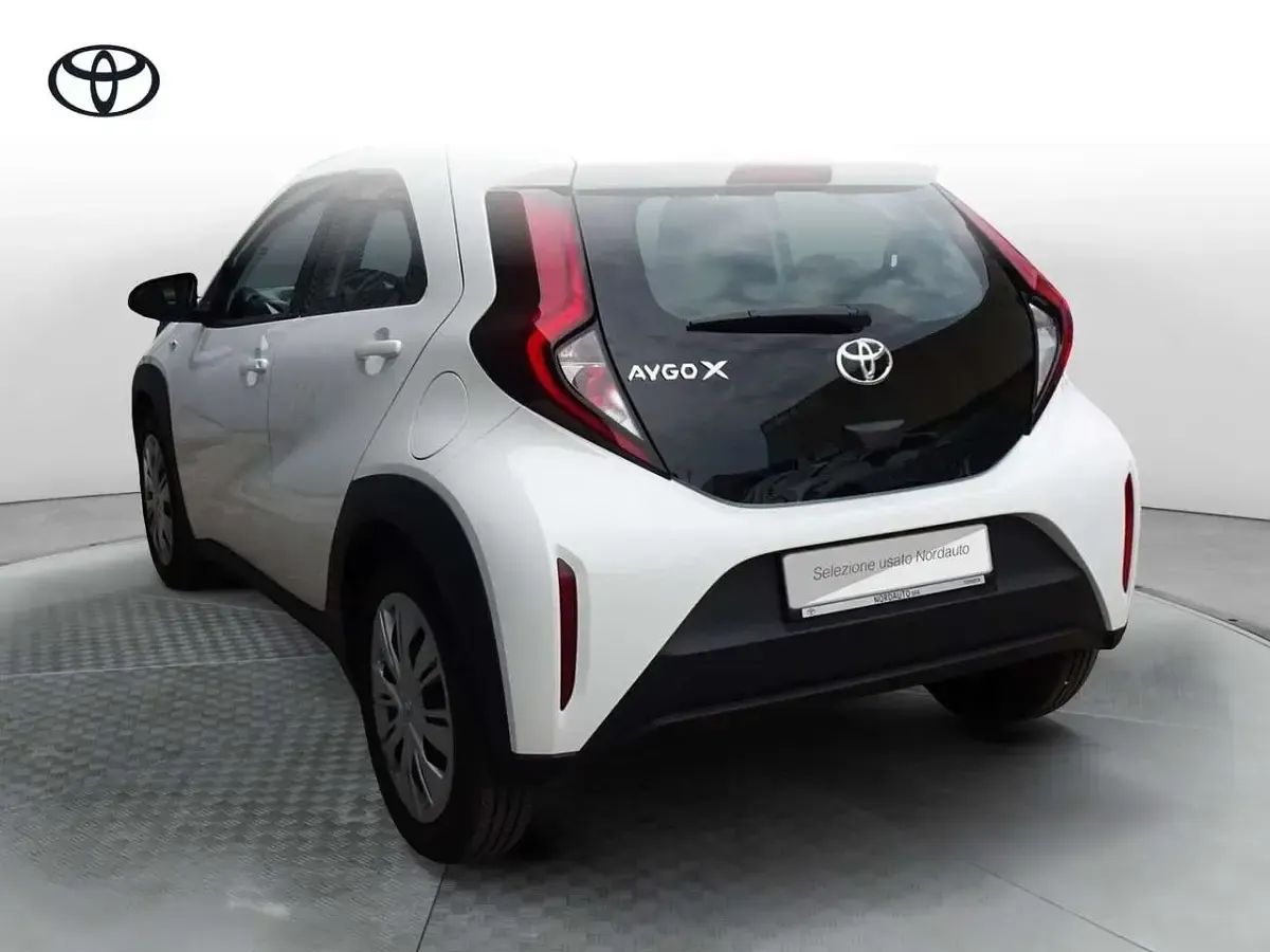 Usata Toyota Aygo X Active 72 CV (52 kW) 2025 Bianco SUV