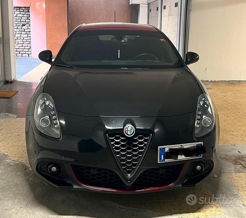 Nero Usata 2020 Alfa Romeo Giulietta Tre volumi | 16.500 € (Molto cara) - Immagine 1/4
