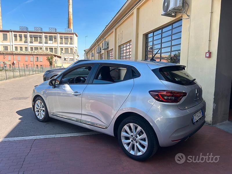 Usado Renault Clio V Intens 86 HP (63 kW) 2021 Cinzento Sedan