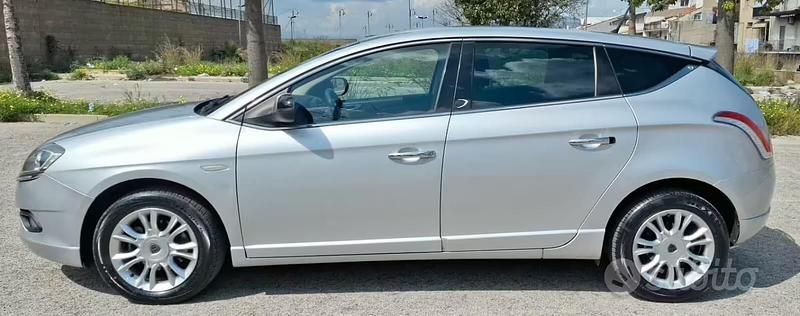 Usata Lancia Delta 105 CV (77 kW) 2014 Grigio Utilitaria