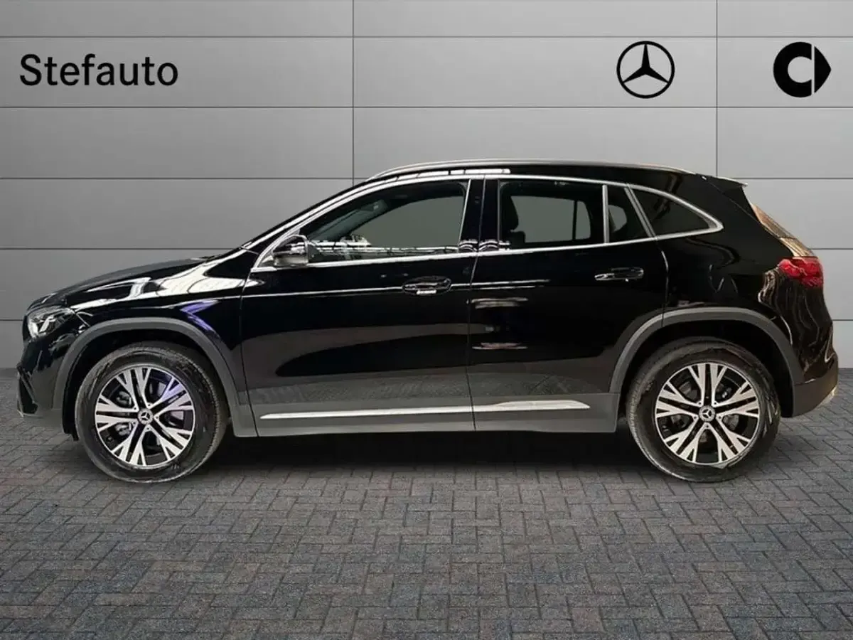 Nuova Mercedes GLA250 Progressive 163 CV (119 kW) 2026 Nero notte SUV