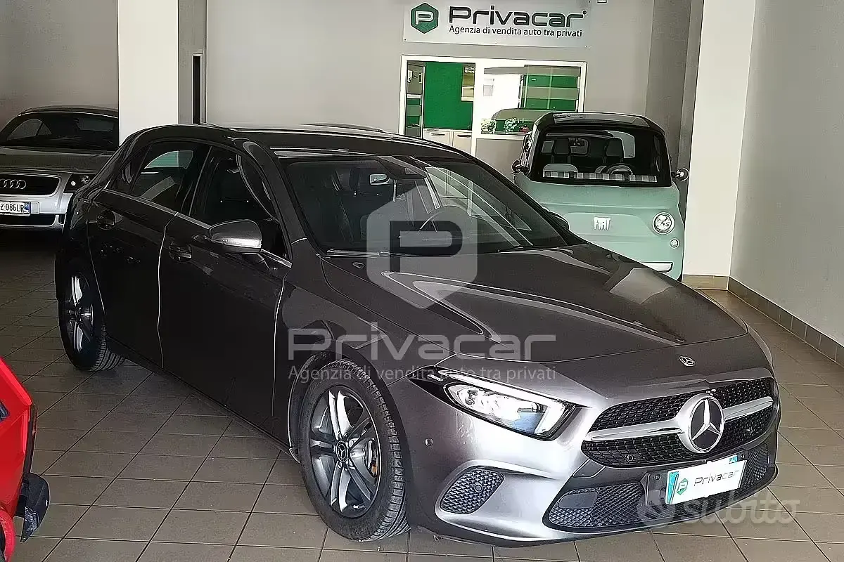 Usata Mercedes A180 Business 116 CV (85 kW) 2019 Grigio Utilitaria