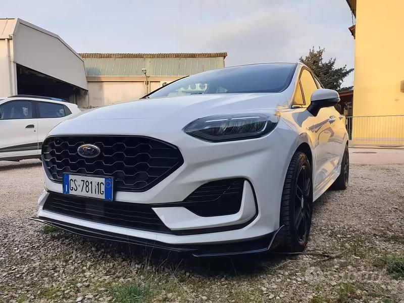 Usata Ford Fiesta ST-Line 75 CV (55 kW) 2024 Bianco Utilitaria