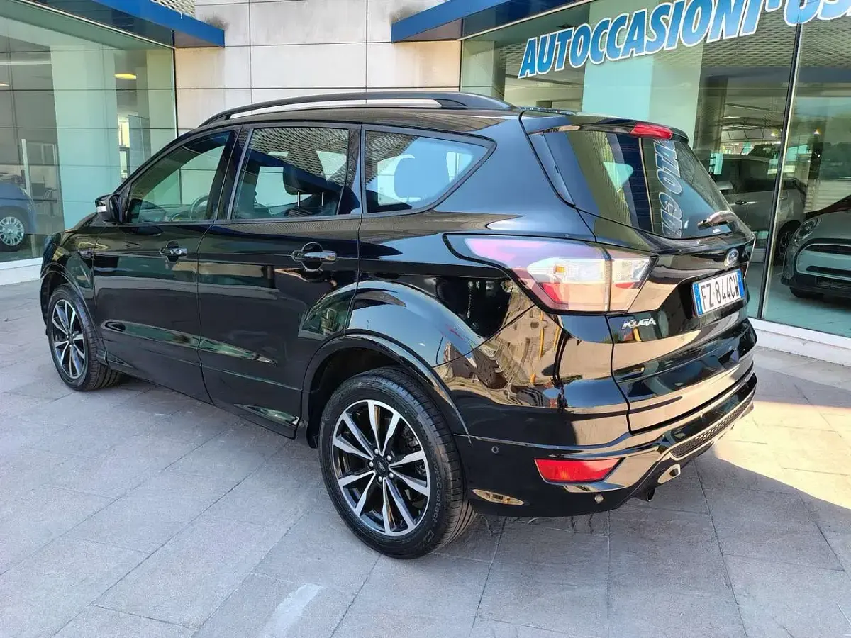 Usata Ford Kuga ST-Line 120 CV (88 kW) 2019 Nero SUV