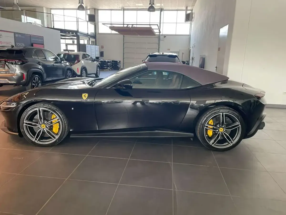 Usata Ferrari Roma 620 CV (456 kW) 2025 Nero Cabrio