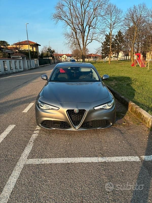 Usata Alfa Romeo Giulia Super 150 CV (110 kW) 2017 Grigio Berlina