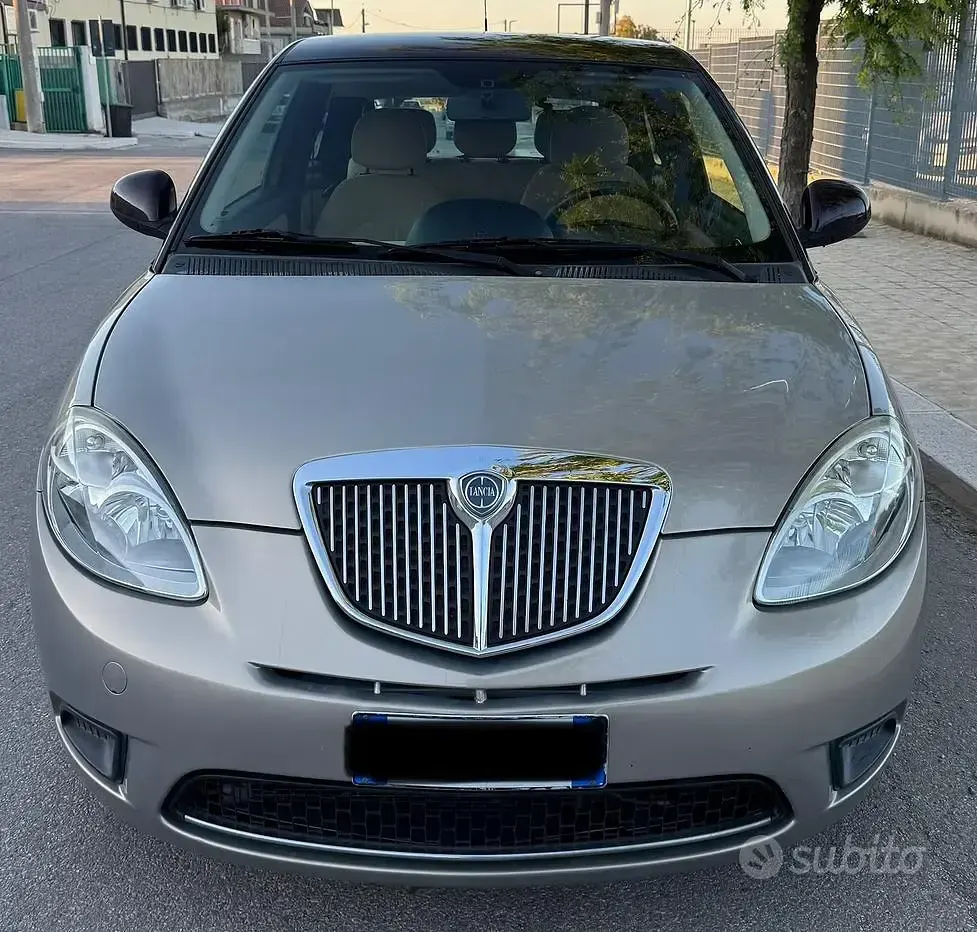 Usata Lancia Ypsilon 75 CV (55 kW) 2012 Giallo Utilitaria