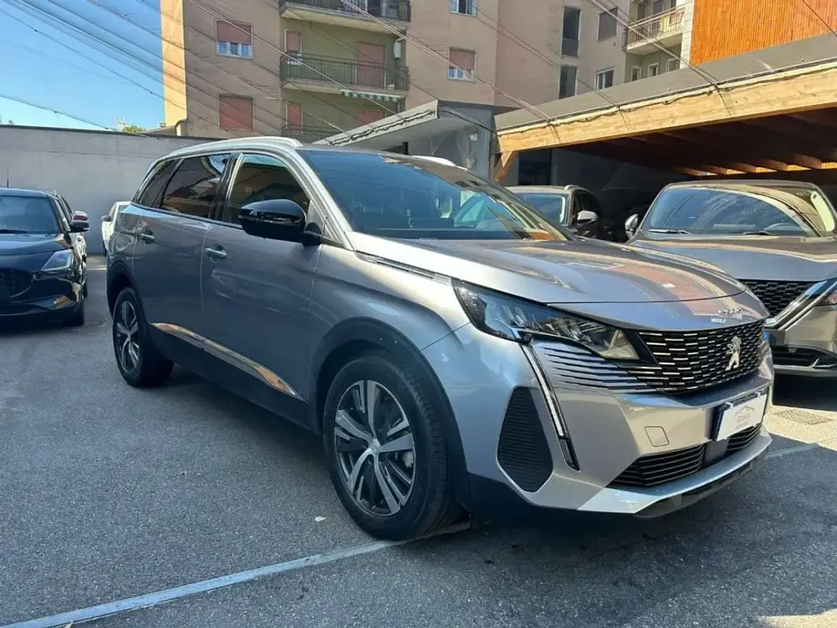 Usata Peugeot 5008 Allure 131 CV (96 kW) 2024 Argento SUV