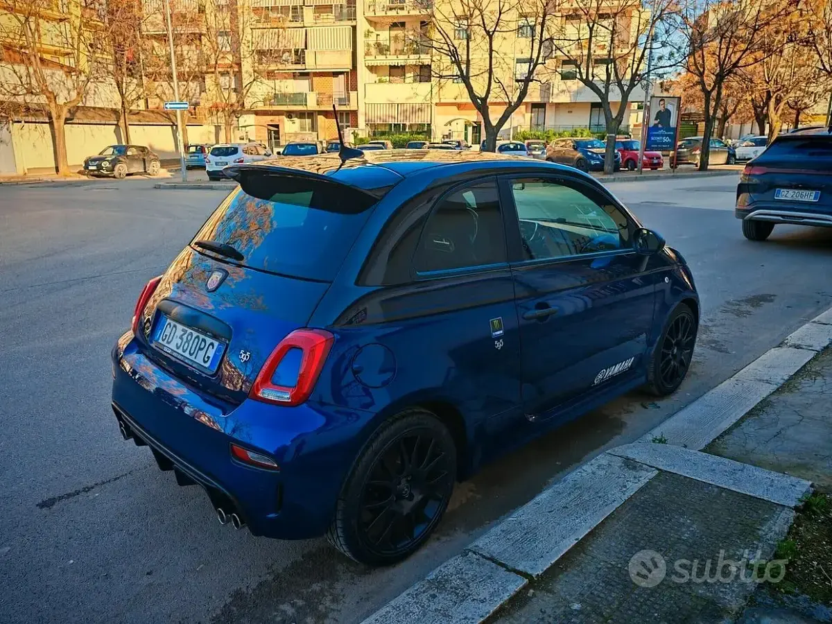 Begagnad Abarth 595 165 HK (121 kW) 2021 Blå Sedan