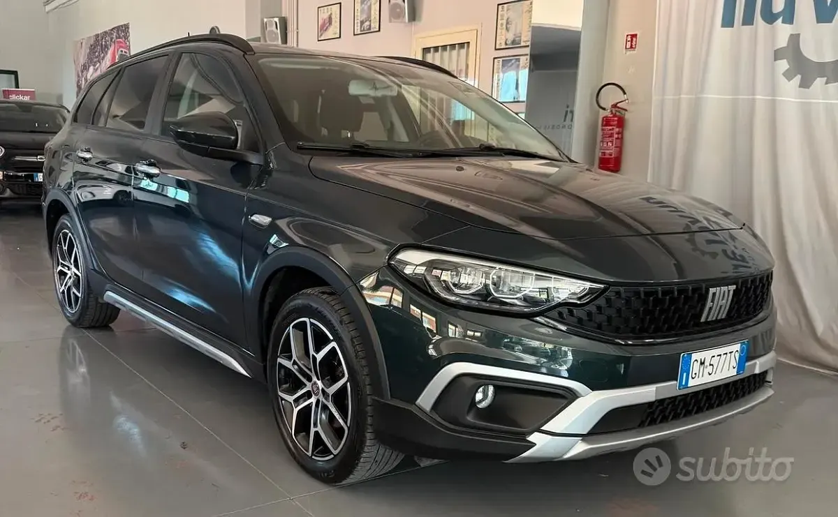 Usata Fiat Tipo Cross 131 CV (96 kW) 2023 Verde Berlina