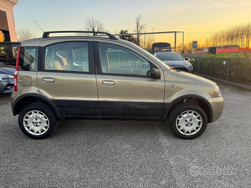 Usado Fiat Panda 4x4 60 HP (44 kW) 2009 Cinzento Citadino