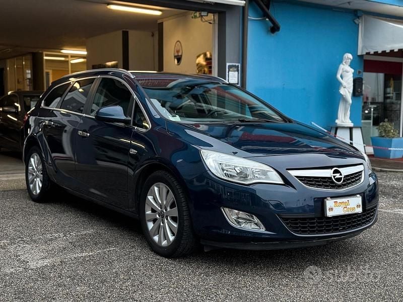 Usata Opel Astra Cosmo 110 CV (80 kW) 2011 Blu Station wagon