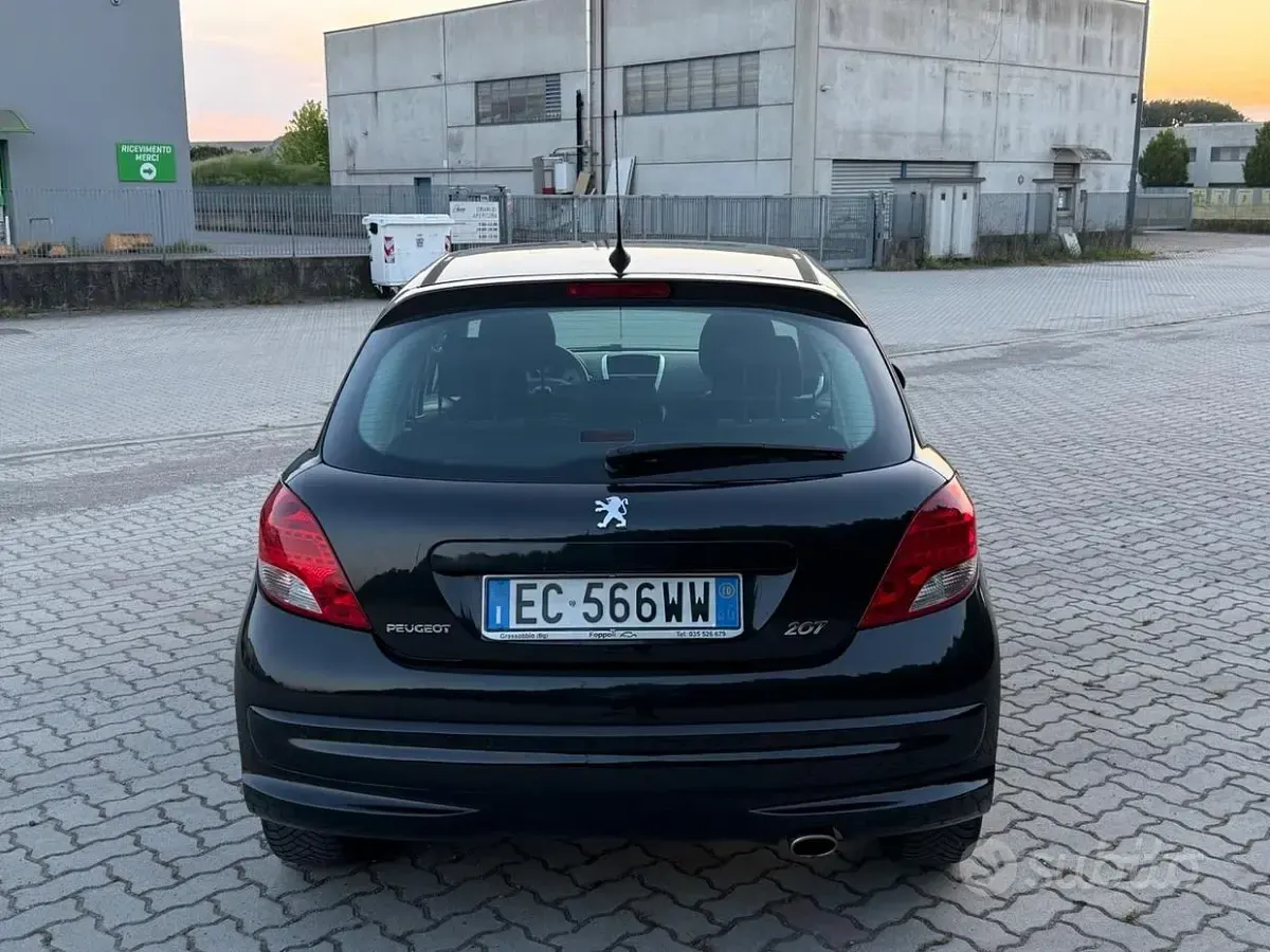 Gebraucht Peugeot 207 92 PS (67 kW) 2010 Schwarz Limousine