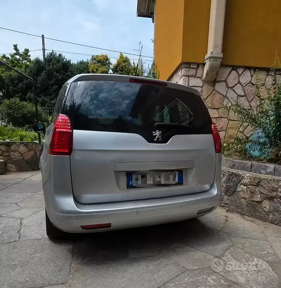 Usata Peugeot 5008 2012 Grigio Monovolume