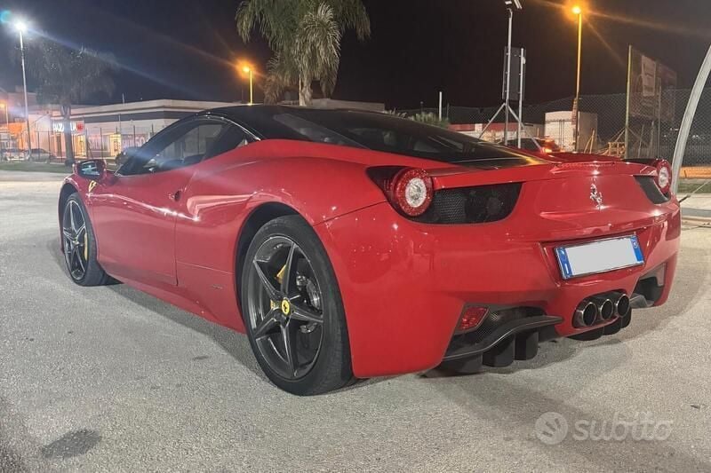 Usata Ferrari 458 566 CV (416 kW) 2012 Rosso Coupé