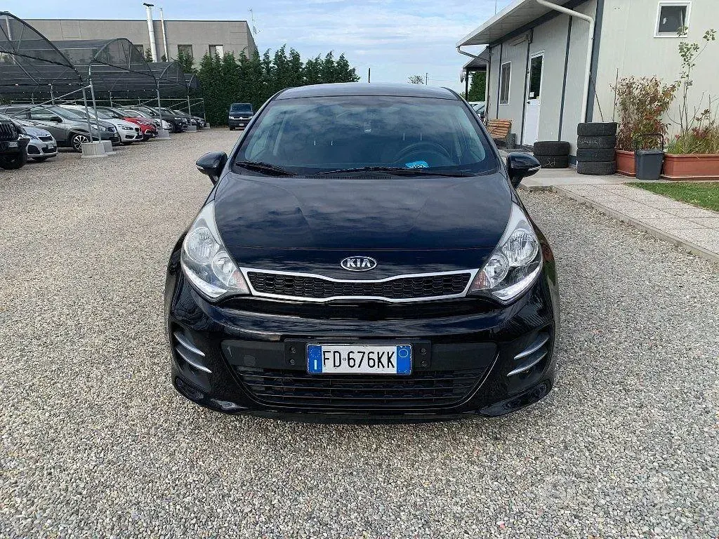 Usata Kia Rio 90 CV (66 kW) 2016 Nero Utilitaria