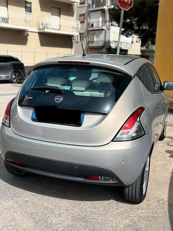Usata Lancia Ypsilon Gold 69 CV (50 kW) 2015 Utilitaria