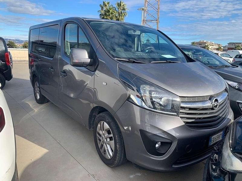 Grigio Usata 2015 Opel Vivaro Monovolume | 14.000 € (Cara) - Immagine 1/4